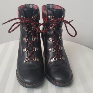 Johnston and Murphy Wedge Booties Womens sz 7 Black Leather Red Plaid Cuff